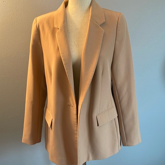 Like new! Gorgeous Long Blazer - Picture 5 of 8